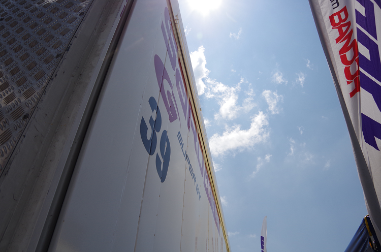 トランポと晴天の空