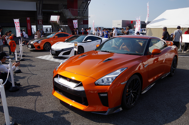 ベース車両3台。カッコいい！