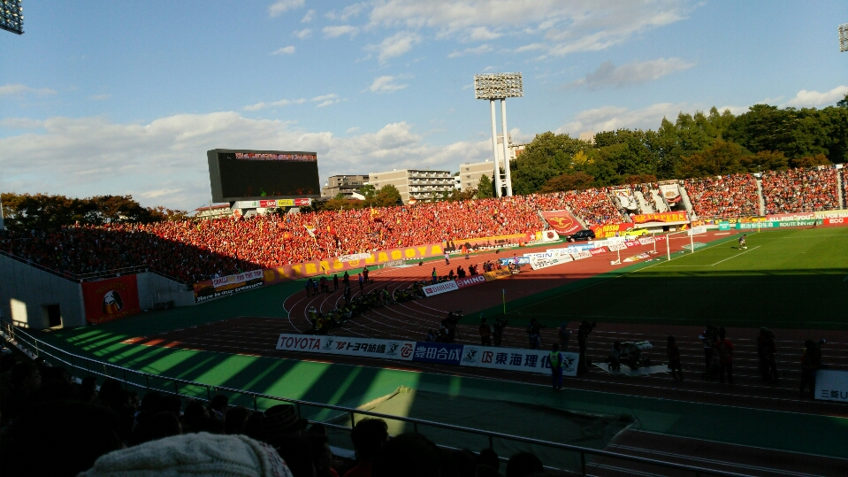 ゴール裏の熱狂的応援！