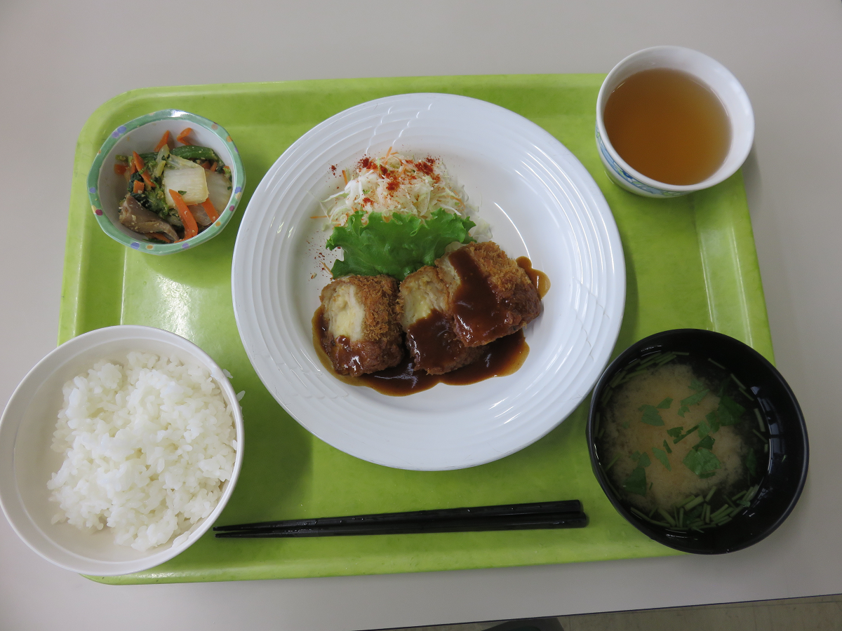 大人気な定食よりミルフィーユカツです！